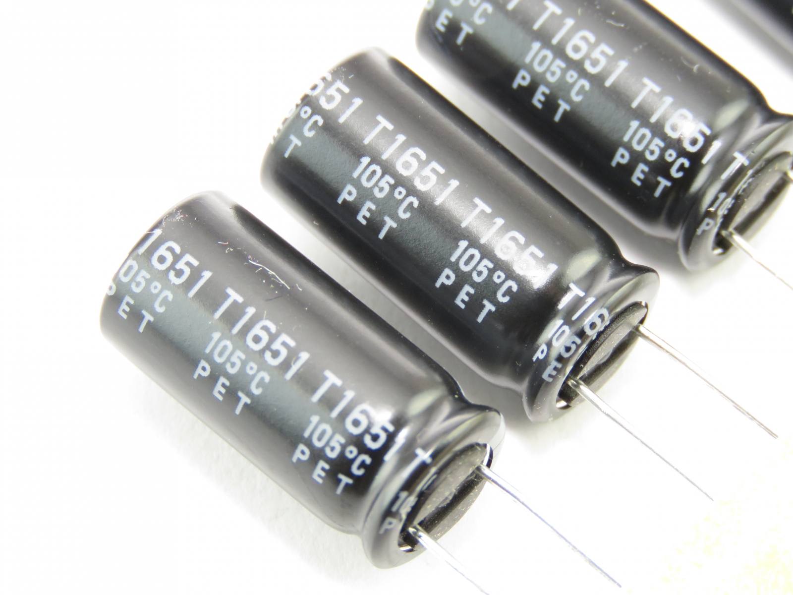 Condensateur chimique 1000uF 16V 16YXF1000MEFC10X20 (image 2/2)