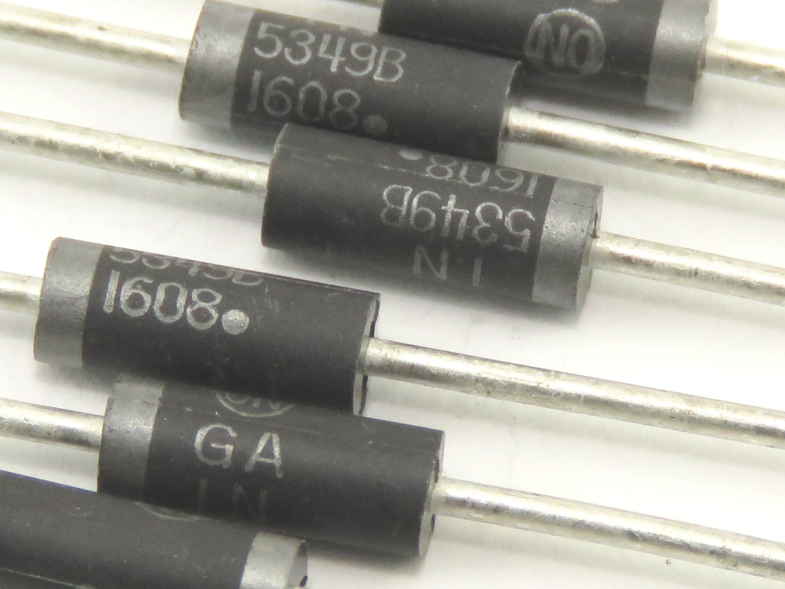 Diode Zéner 1N5349B