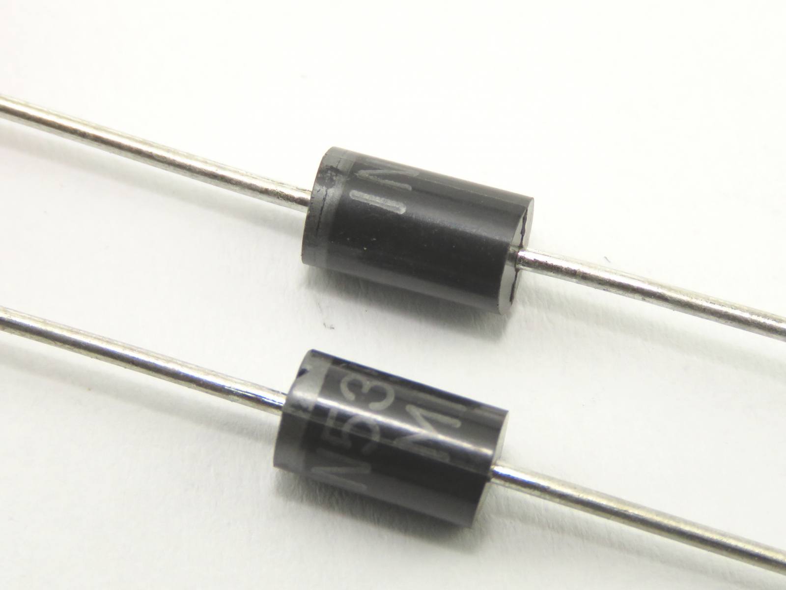 Diode Zéner 1N5353B