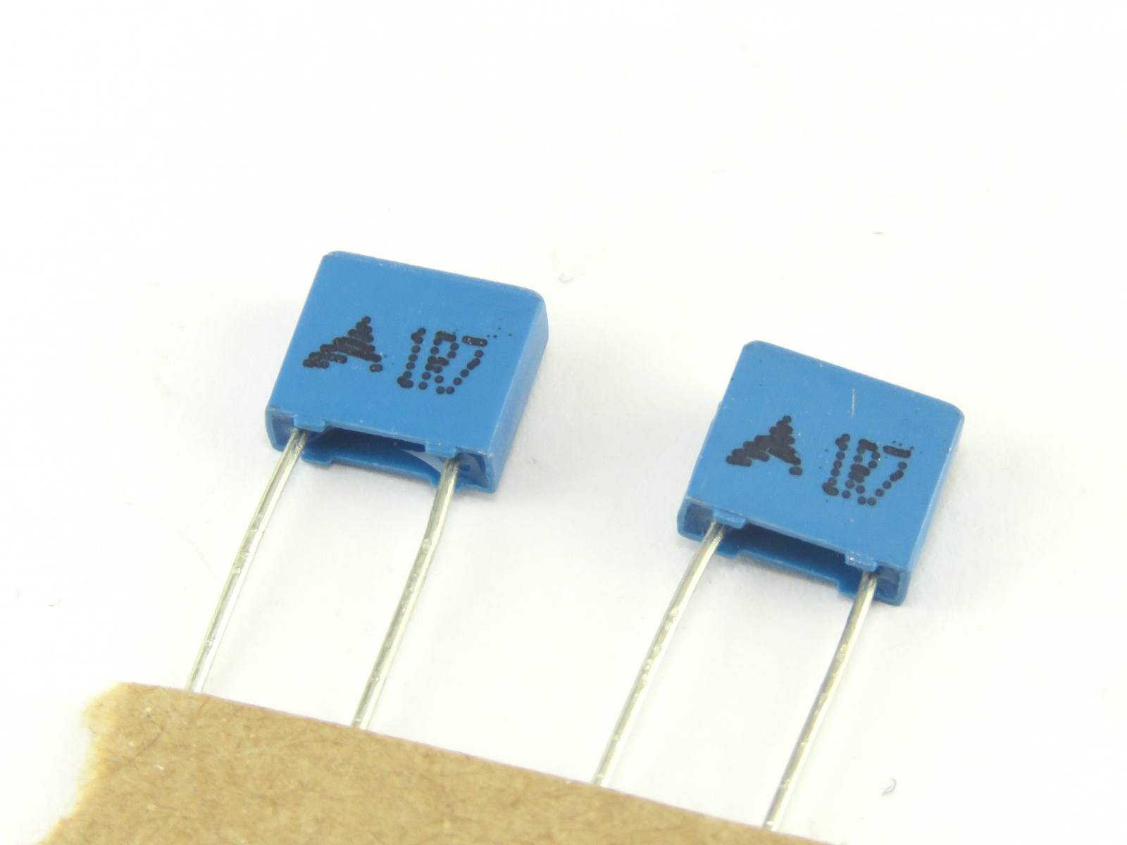 Condensateur 47nF 63V 2222-370-86473 (image 2/2)