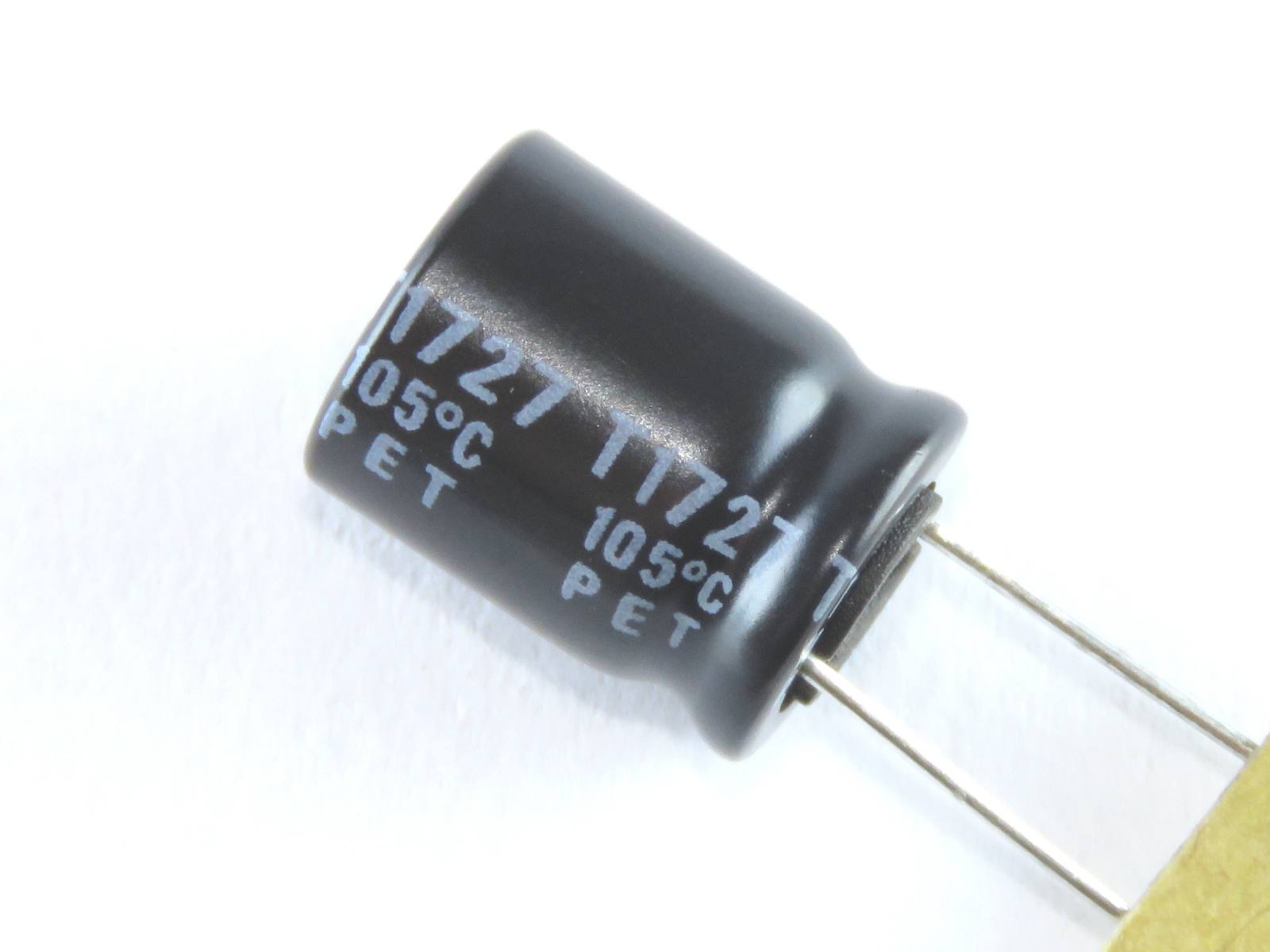 Condensateur chimique 470uF 25V 25ZLH470MEFC10X12-5 (image 2/2)