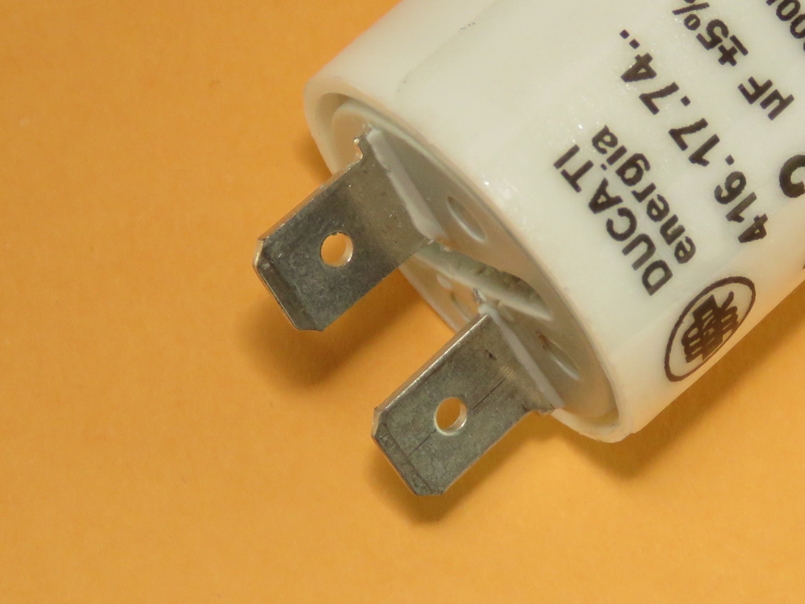 Condensateur démarrage moteur 2uF 475v 4-16-17-74-27 (image 2/3)