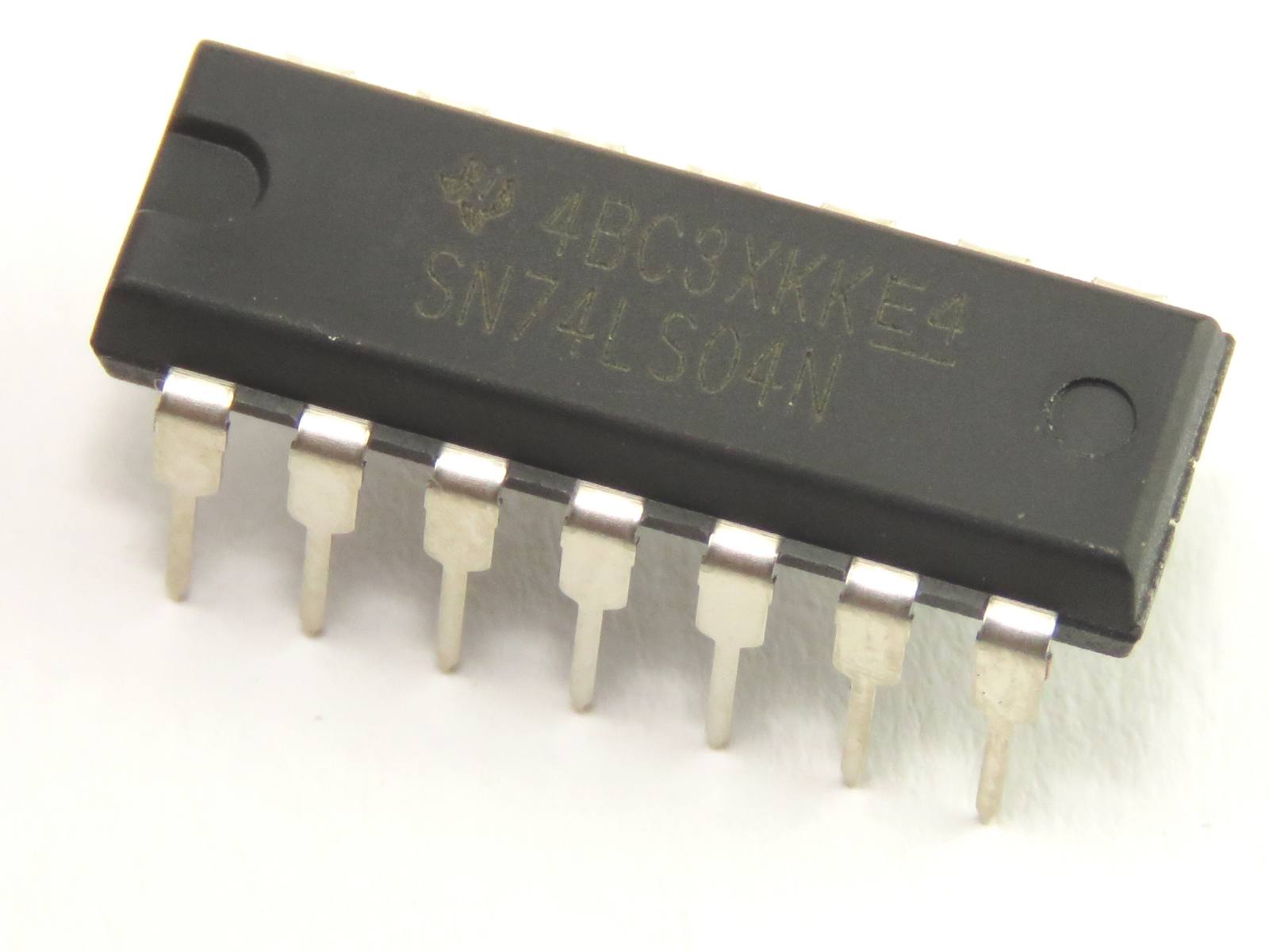 Circuit intégré logique 74LS04