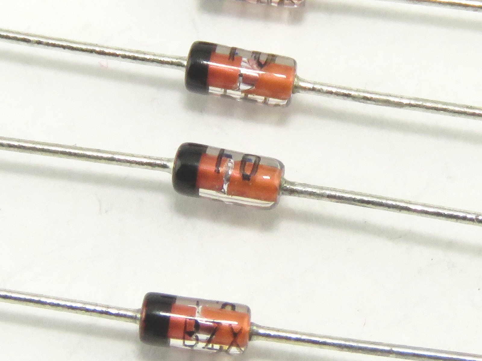 Diode Zéner BZX79C10