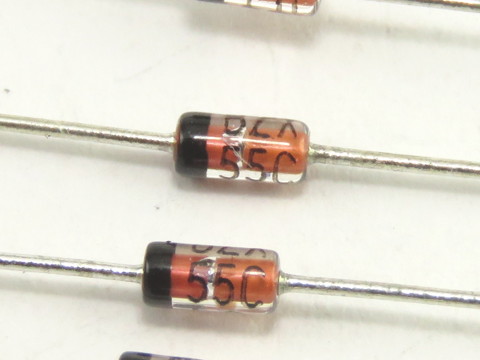 Diode Zéner BZX79C10 (image 2/2)