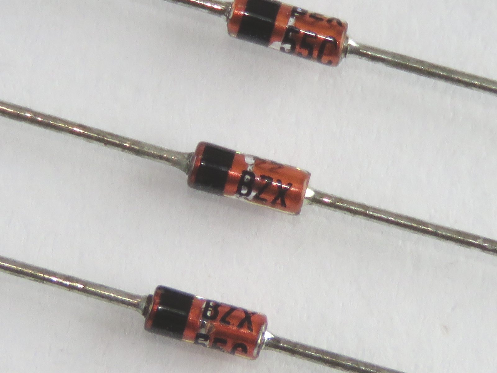 Diode Zéner BZX79C22