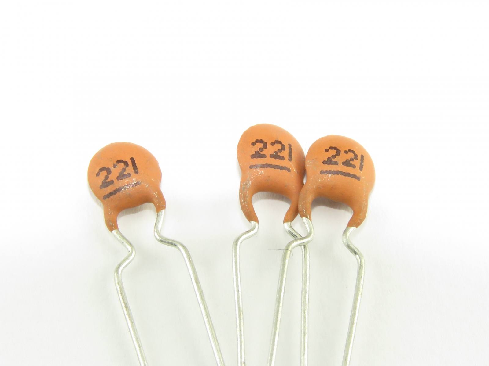 Condensateur 220pF 100V CCER220PF100V