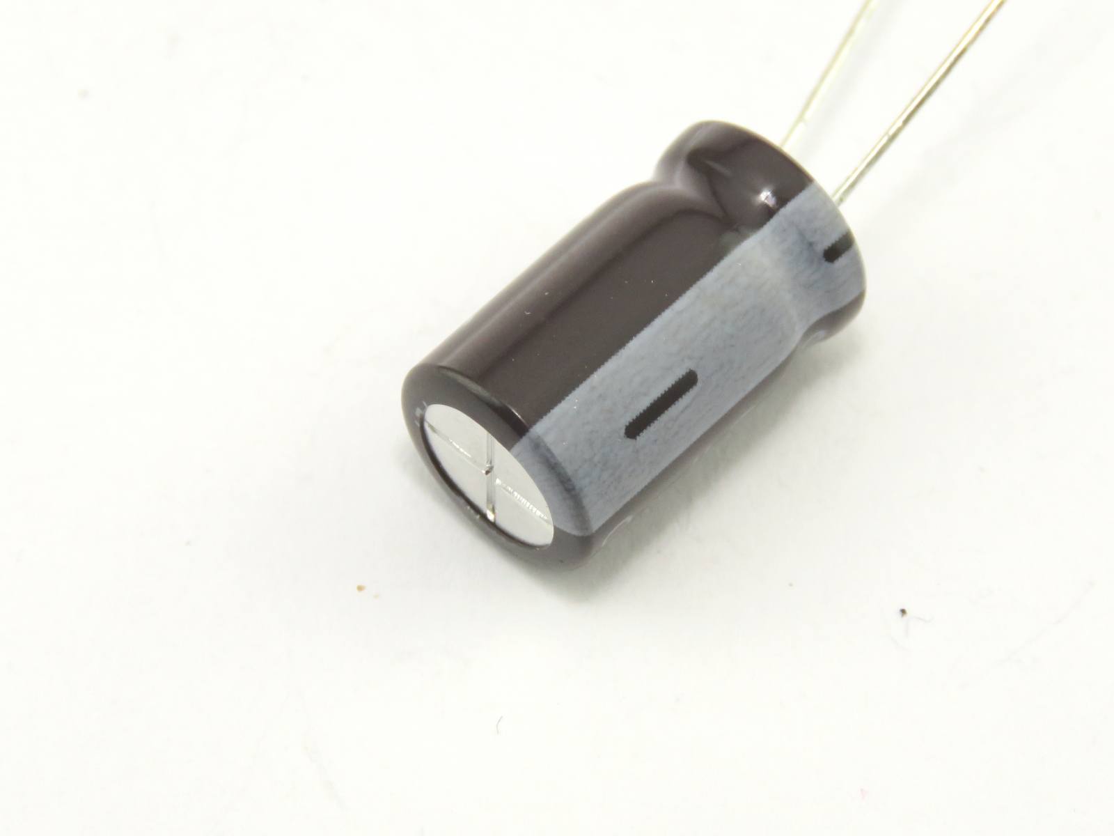 Condensateur chimique 1000uF 16V CEL1000UF16V-C (image 2/2)