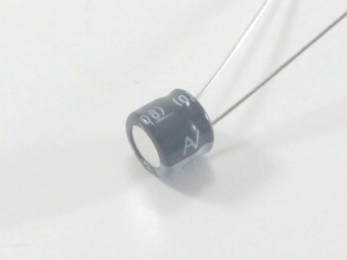 Condensateur chimique 100uF 16V CEL100UF16V-B (image 2/2)