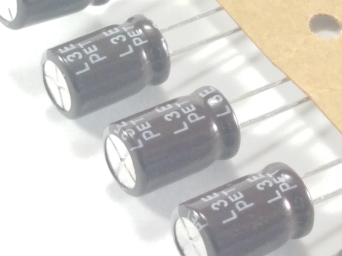 Condensateur chimique 2.2uF 400V CEL2-2UF400V (image 2/2)
