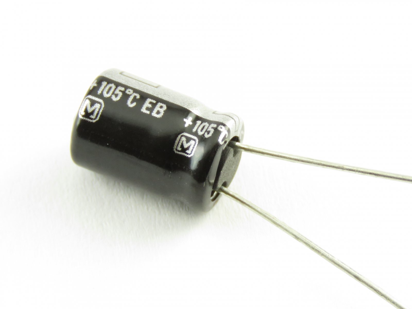 Condensateur chimique 220uF 25V CEL220UF25V-D (image 2/3)