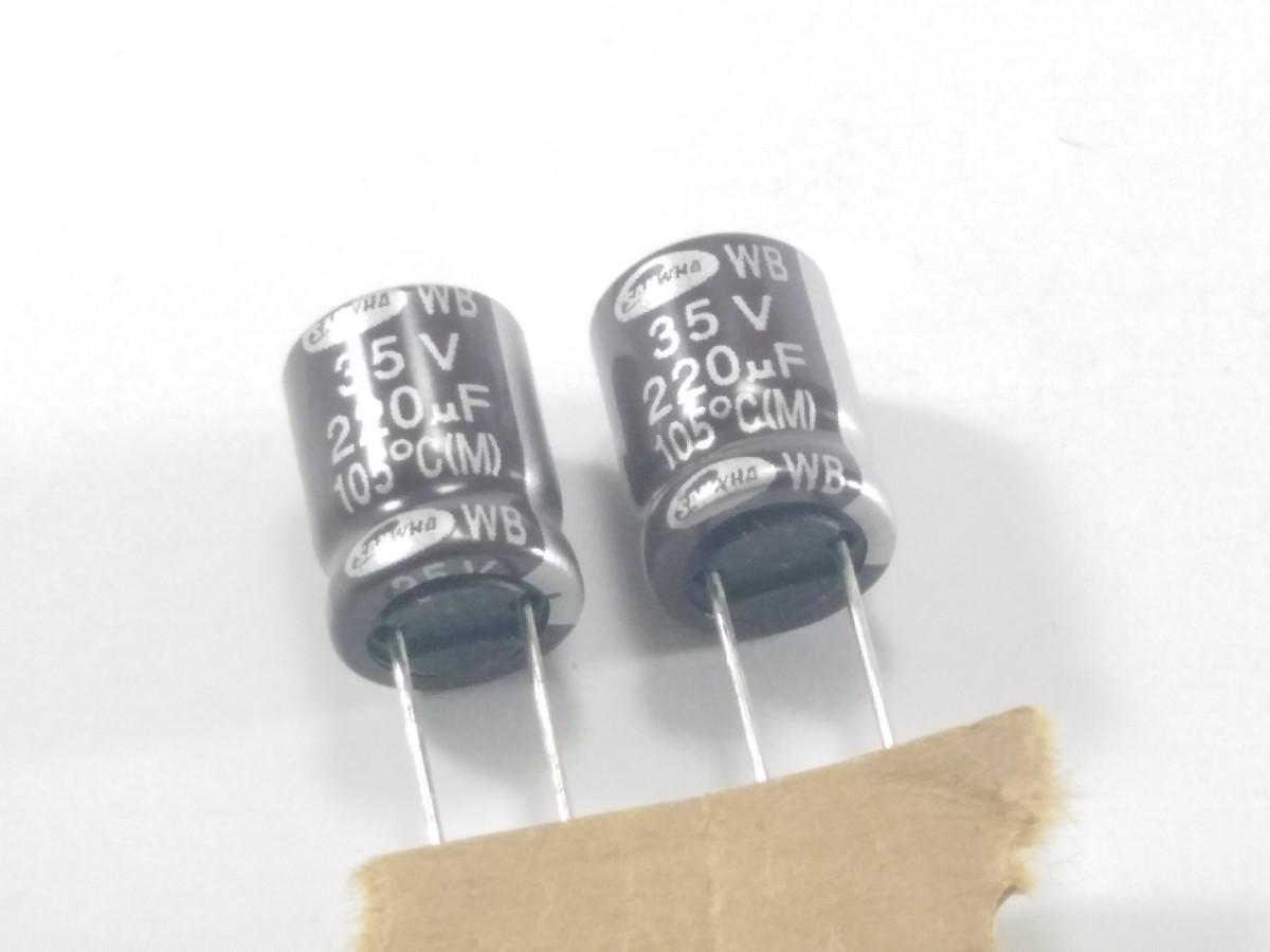 Condensateur chimique 220uF 35V CEL220UF35VESR-B (image 2/3)