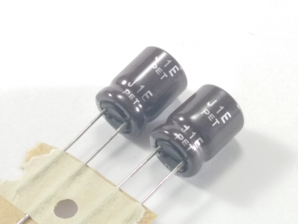 Condensateur chimique 220uF 35V CEL220UF35VESR-B (image 3/3)