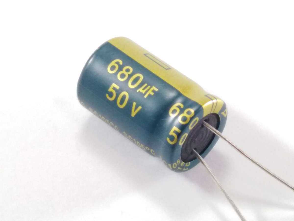 Condensateur chimique 680uF 50V CEL680UF50VESR