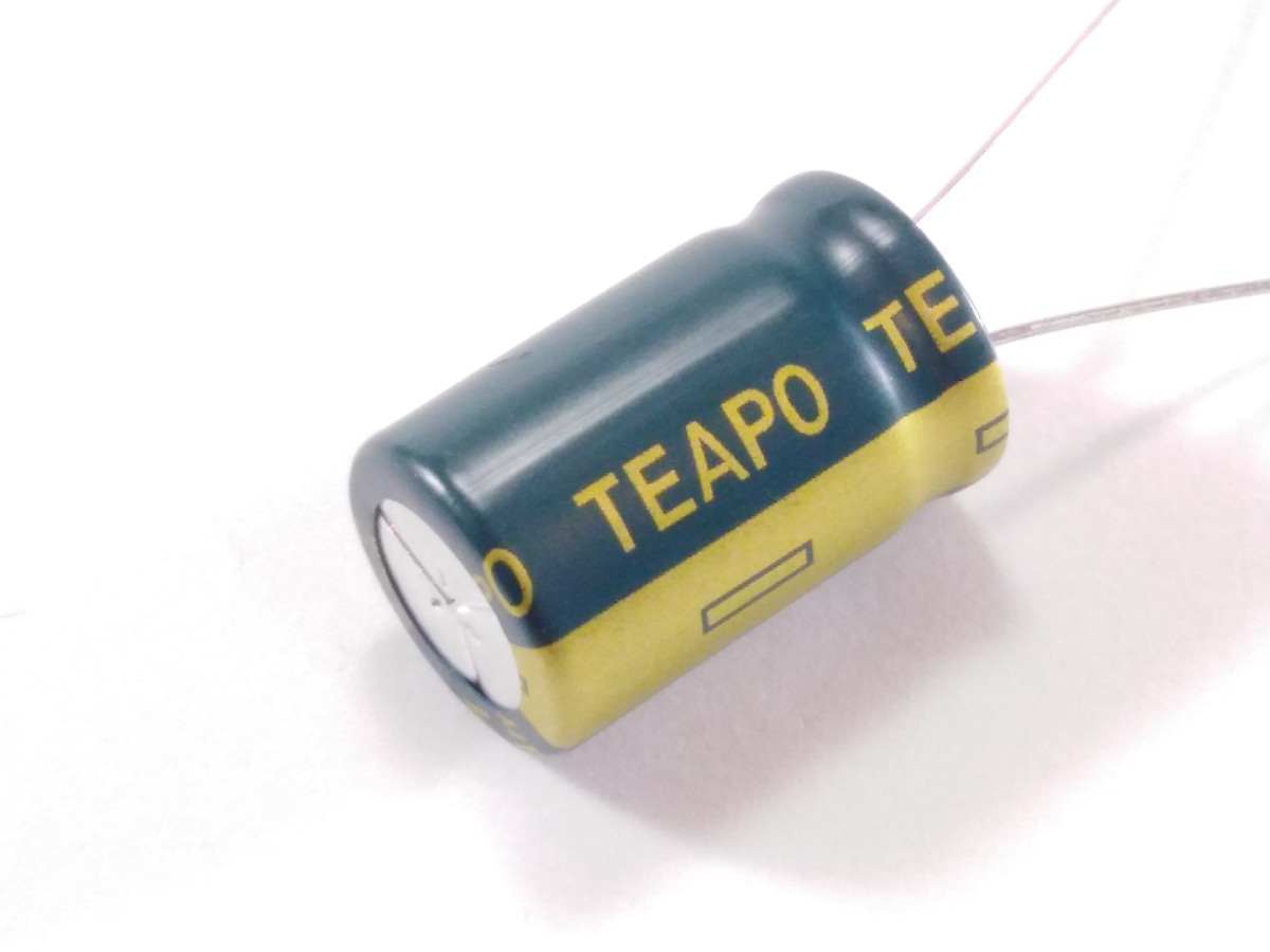 Condensateur chimique 680uF 50V CEL680UF50VESR (image 2/2)