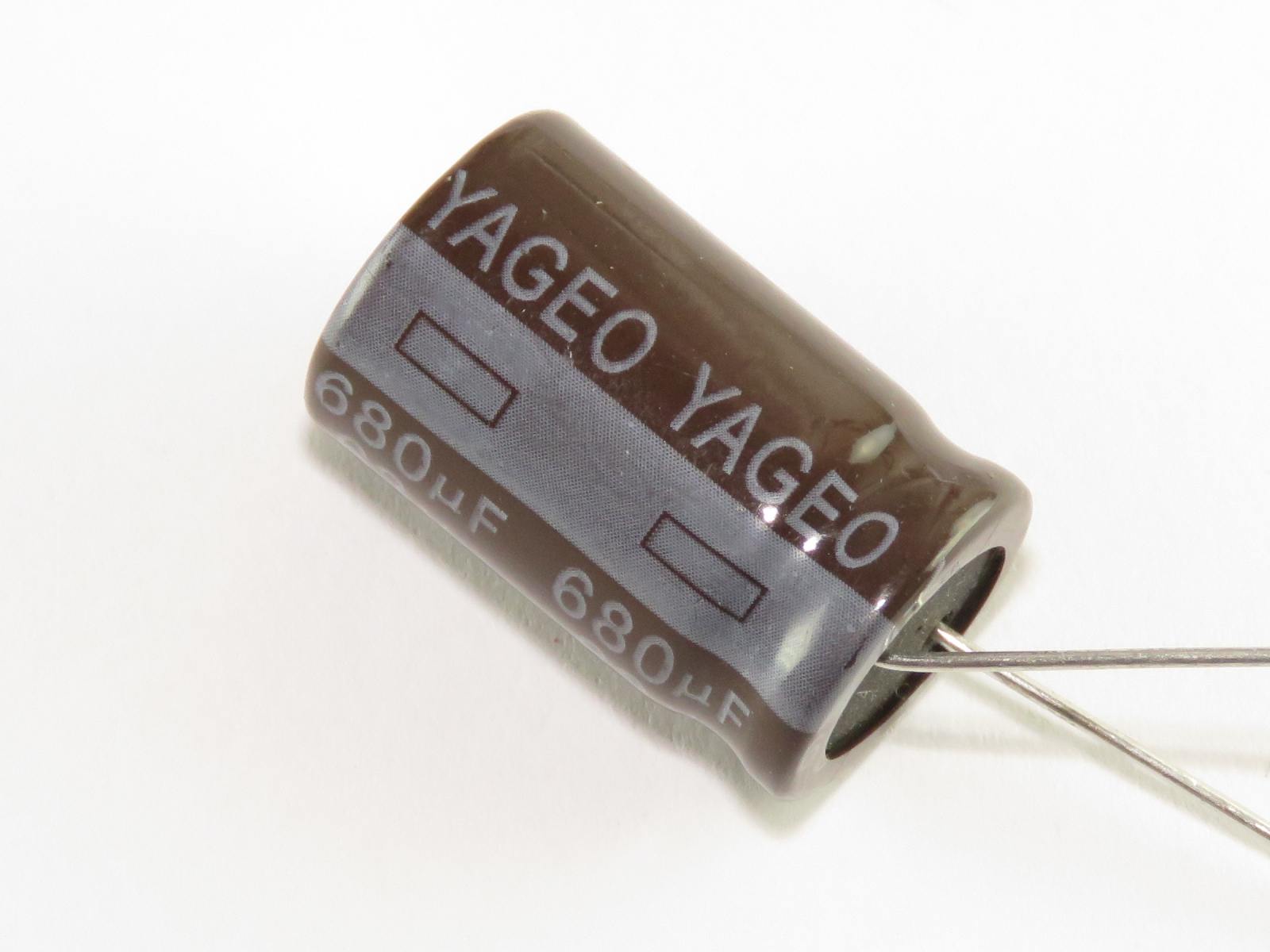 Condensateur chimique 680uF 63V CEL680UF63V (image 2/3)