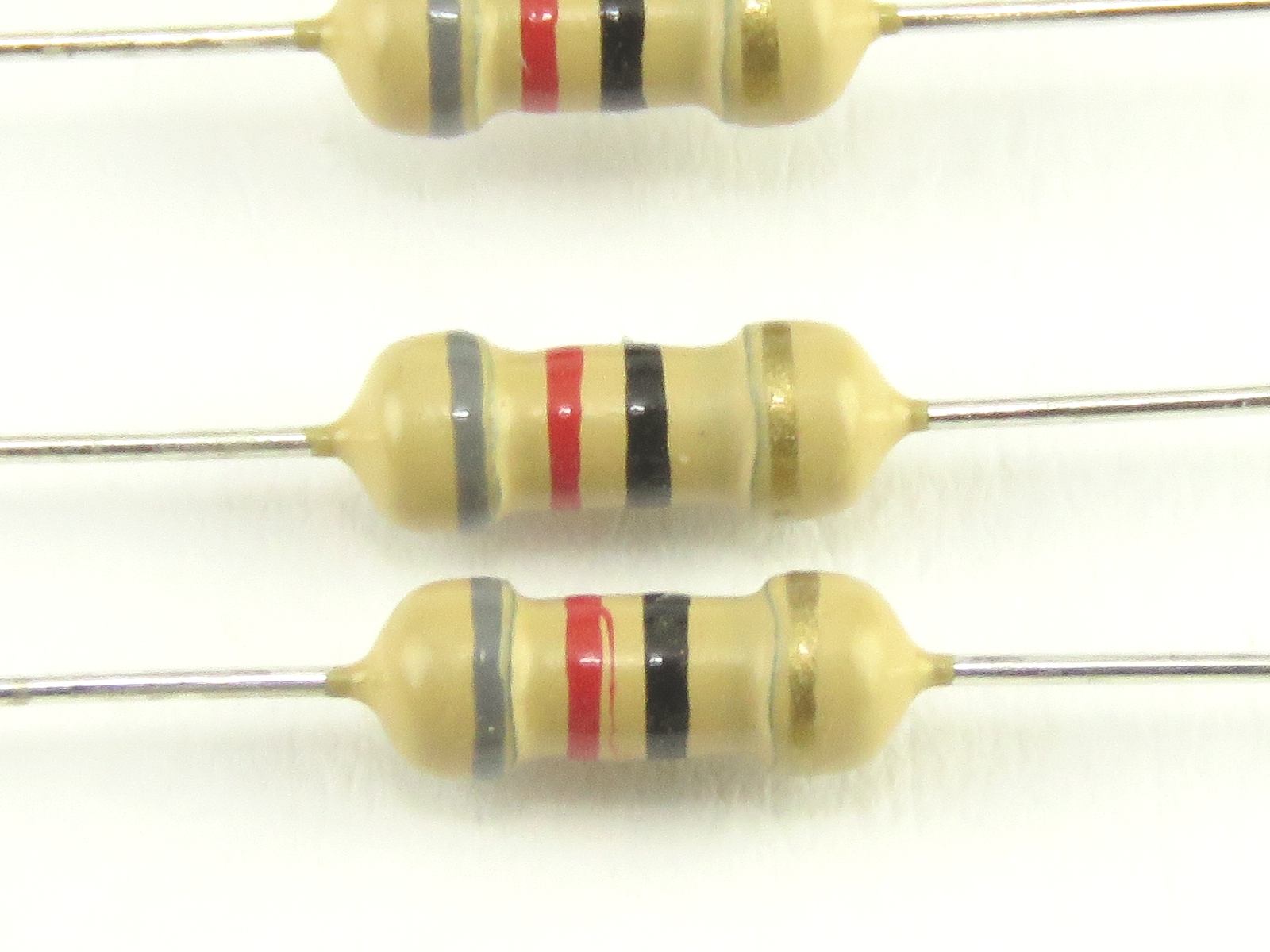 Résistance 82 Ohms 1/4W CFR0W4J-82R