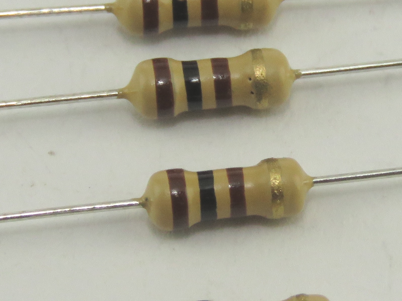 Résistance 100 Ohms 1/4W CFR1-4W-100R