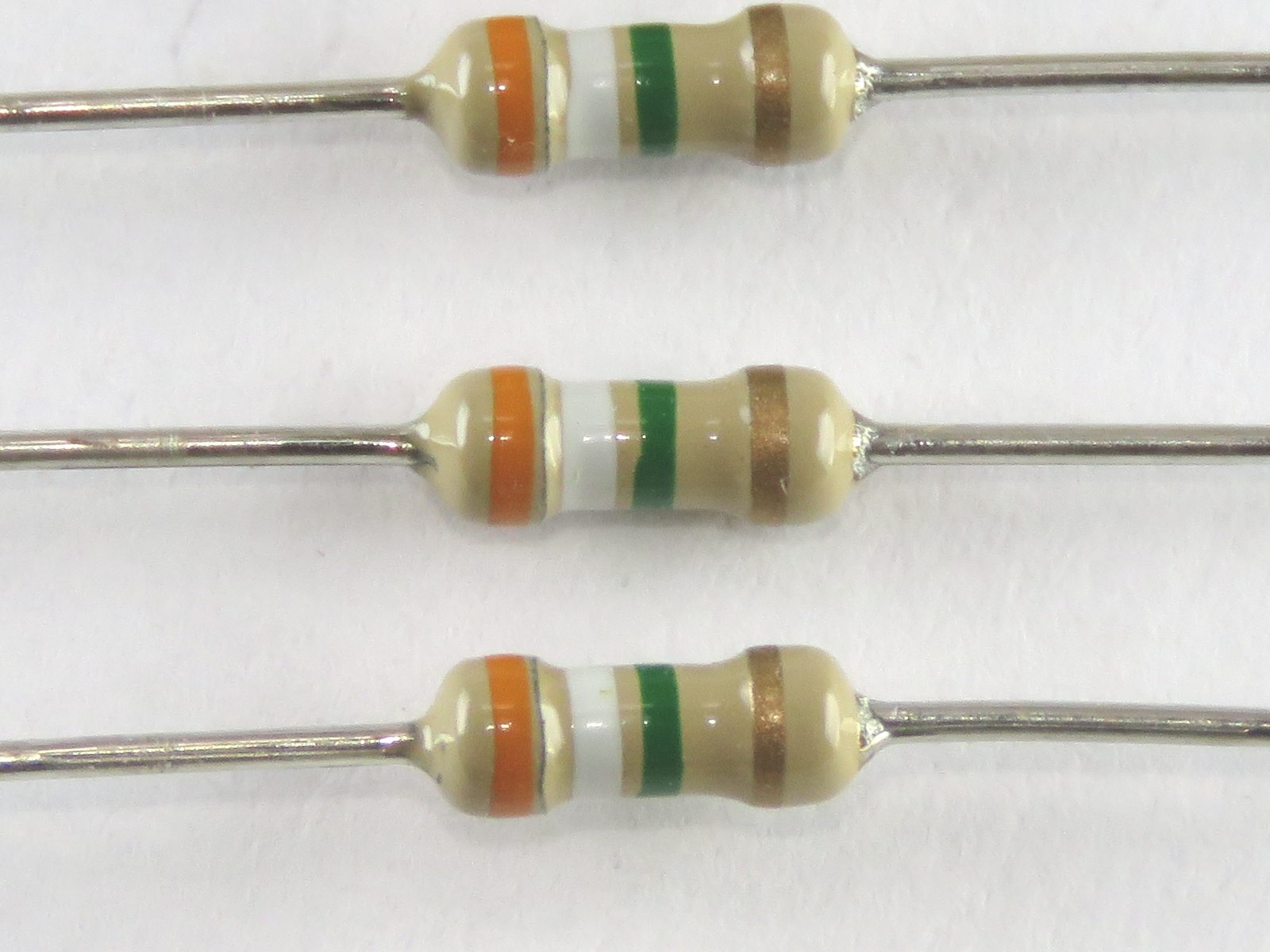 Résistance 3.9M Ohms 1/4W CFR1-4W-3M9