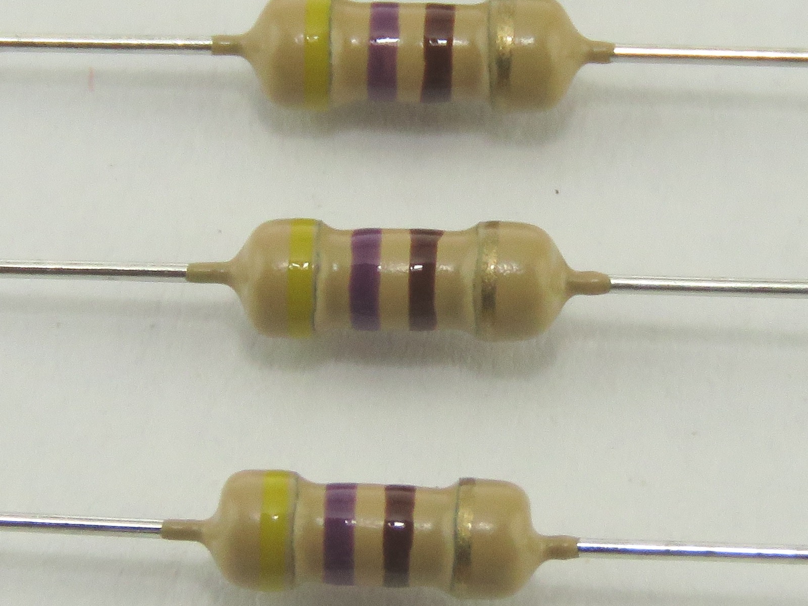 Résistance 470 Ohms 1/4W CFR1-4W-470R