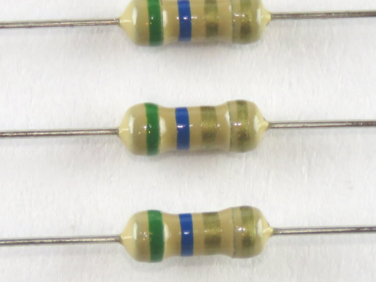 Résistance 56 Ohms 1/4W CFR1-4W-56R