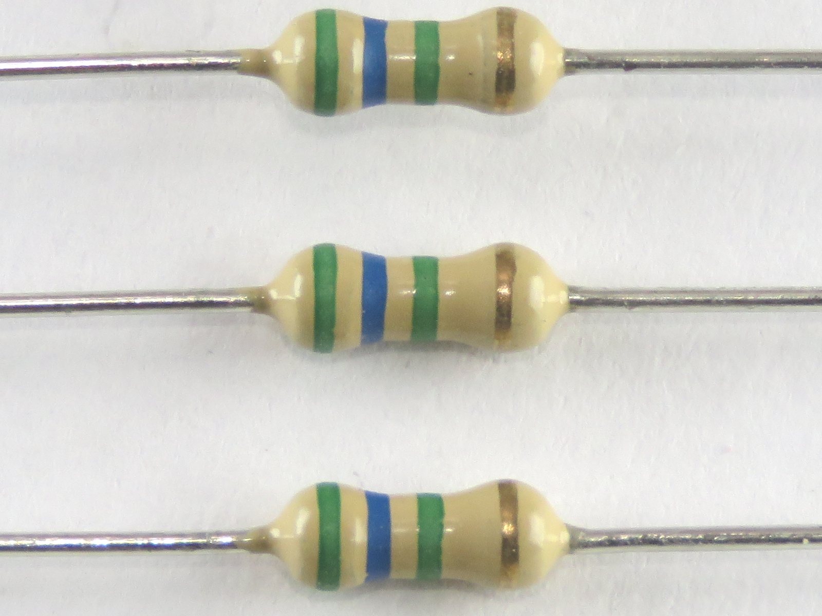 Résistance 5.6M Ohms 1/4W CFR1-4W-5M6