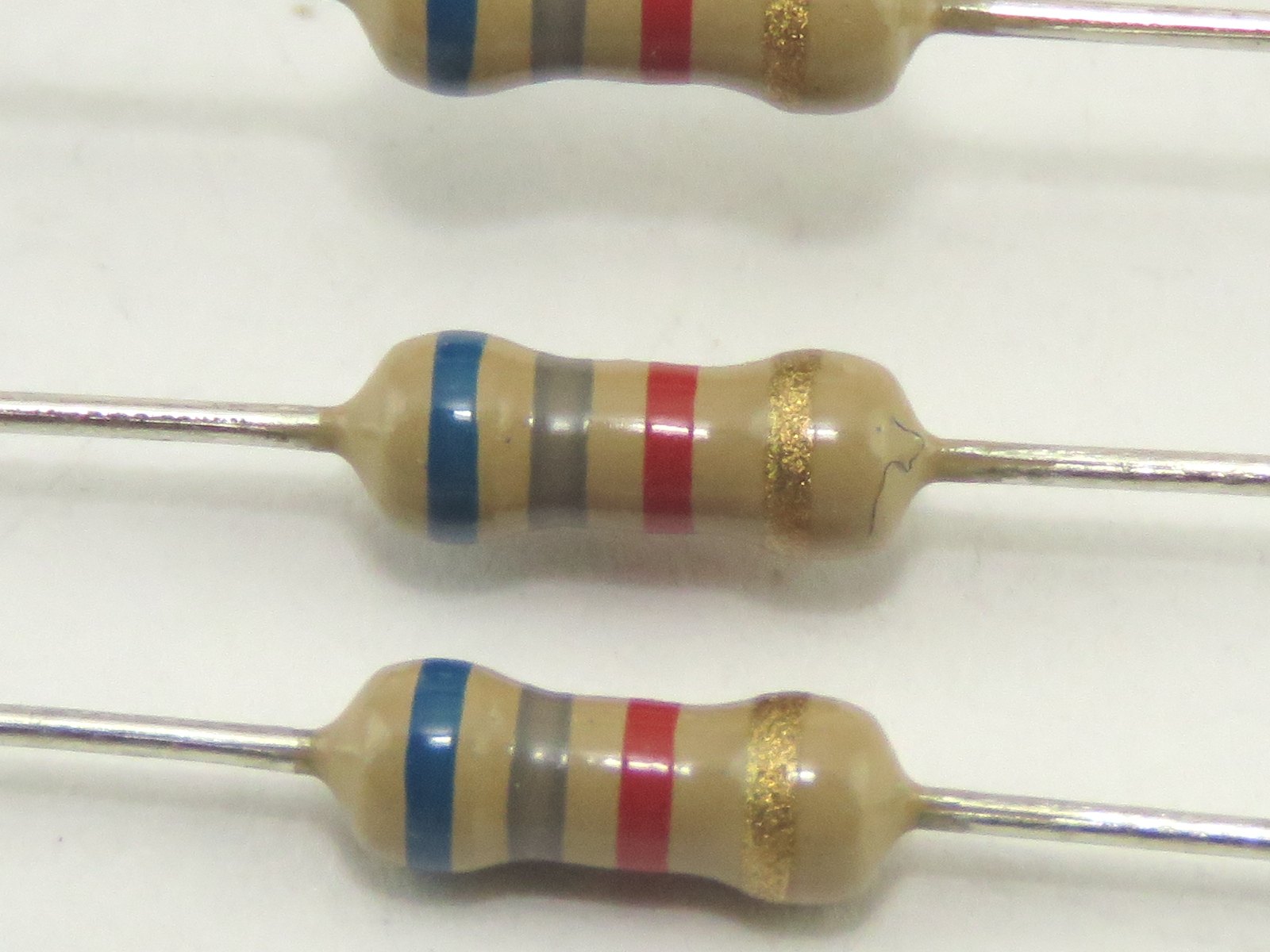 Résistance 6.8k Ohms 1/4W CFR1-4W-6K8