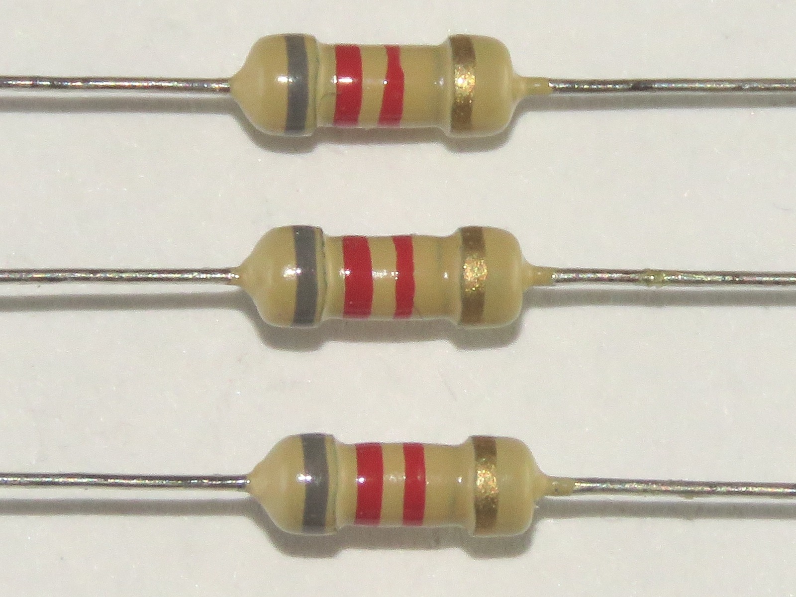 Résistance 8.2k Ohms 1/4W CFR1-4W-8K2