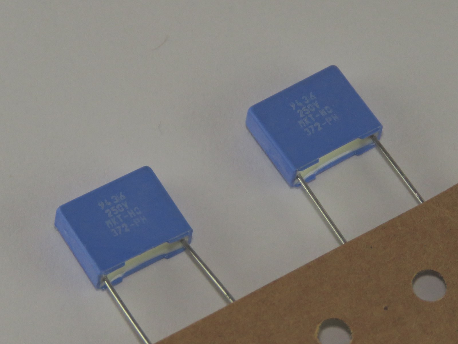 Condensateur 100nF 250V CMKT100NF250V-C (image 3/3)