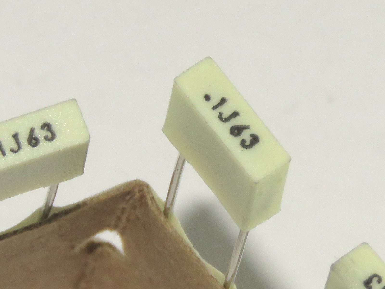 Condensateur 100nF 63V CMKT100NF63V