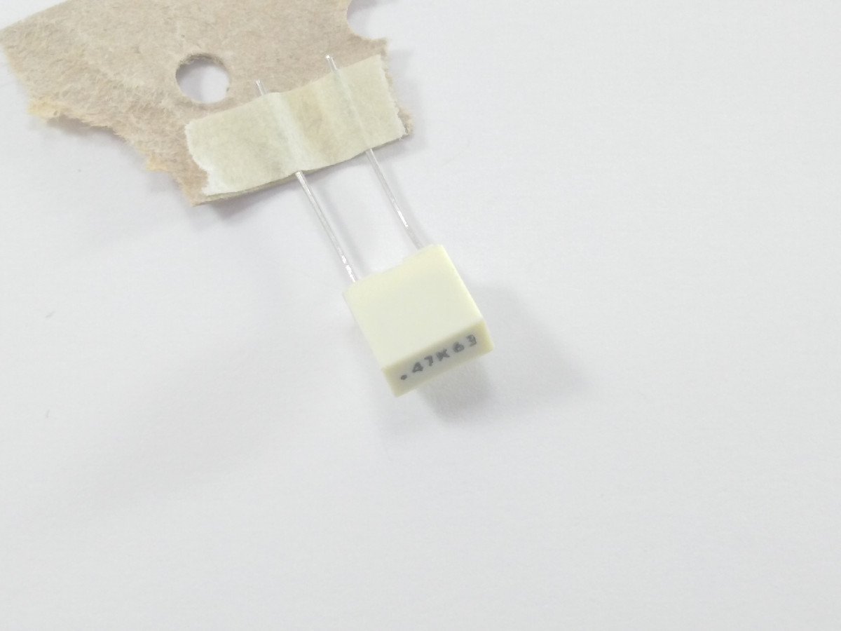Condensateur 470nF 63V CMKT470NF63V