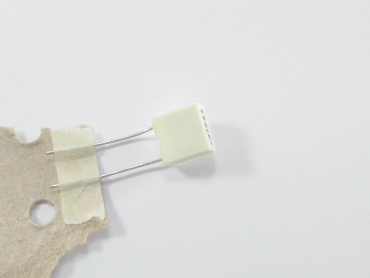 Condensateur 470nF 63V CMKT470NF63V (image 3/3)