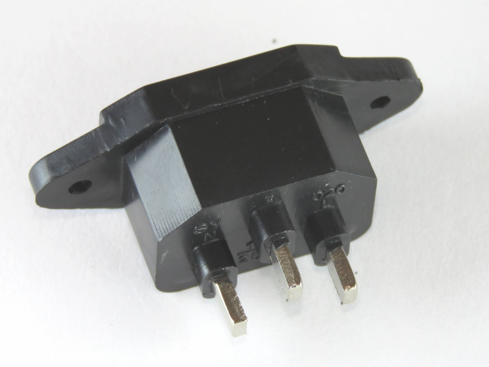 Connecteur secteur 230V CONN-P013 (image 2/3)