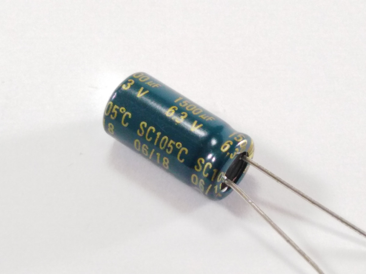 Condensateur chimique 1500uF 6.3V DSC158M6R3S1ACG15K