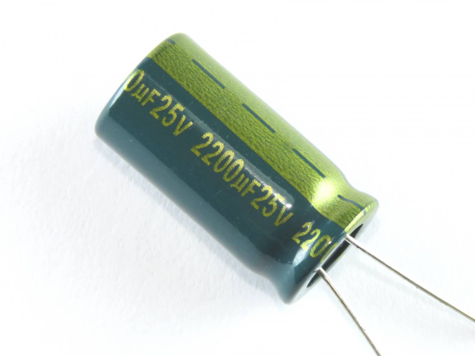 Condensateur chimique 2200uF 25V DSC228M025S1ACL35K