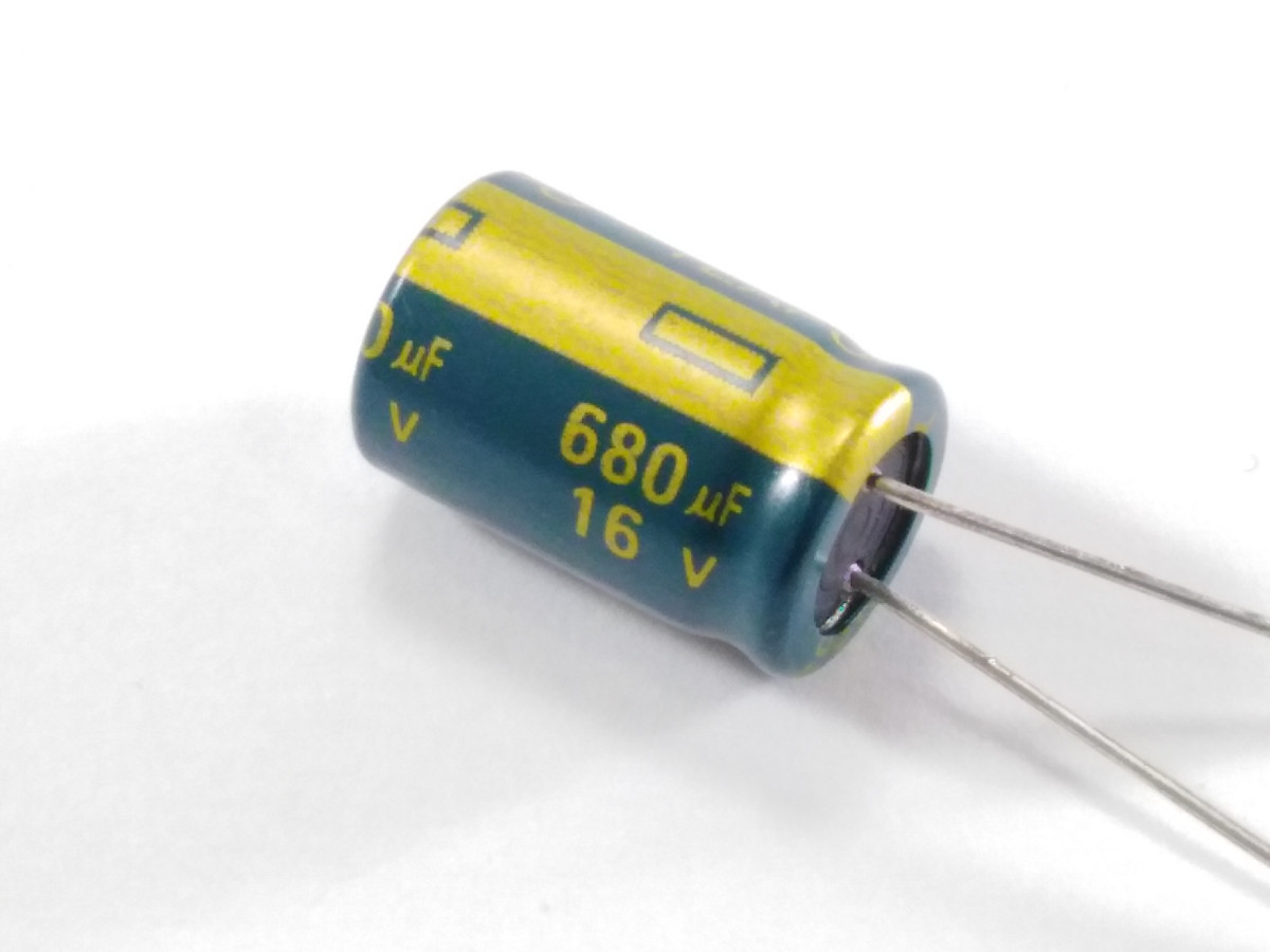 Condensateur chimique 680uF 16V DSC687M016S1ACH15K