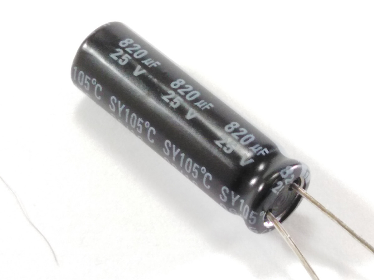 Condensateur chimique 820uF 25V DSY827M025S1A5G25K