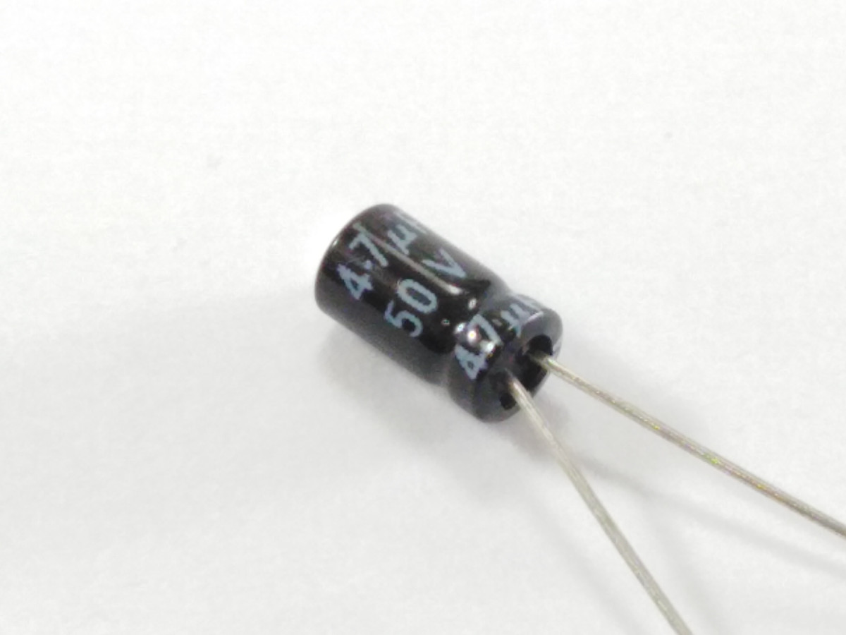 Condensateur 4.7uF 50V ELC4-7UF50P-4X7-PS
