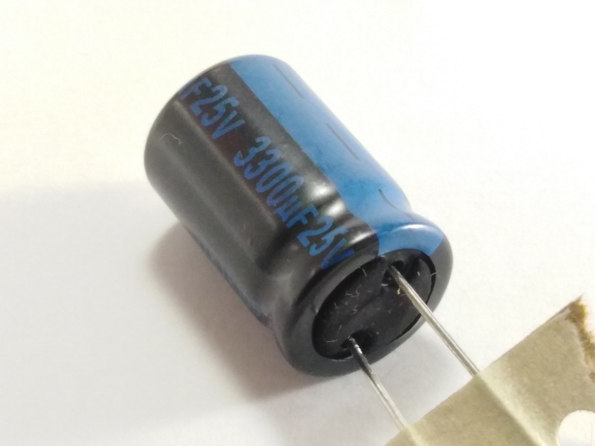 Condensateur chimique 3300uF 25V ESM338M025S1A5M250