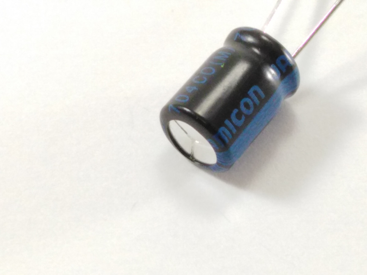 Condensateur chimique 470uF 16V ESM477M016S1A5G110 (image 3/3)