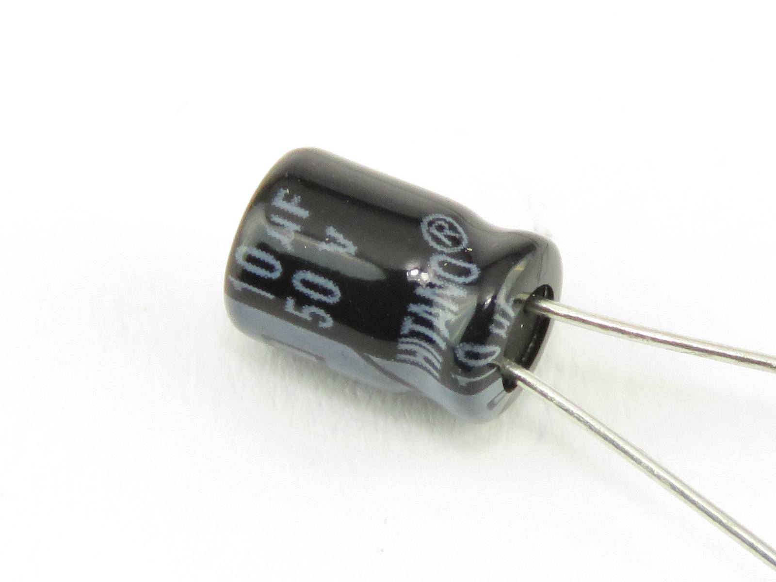 Condensateur chimique 10uF 50V ESS106M050S1A5C070