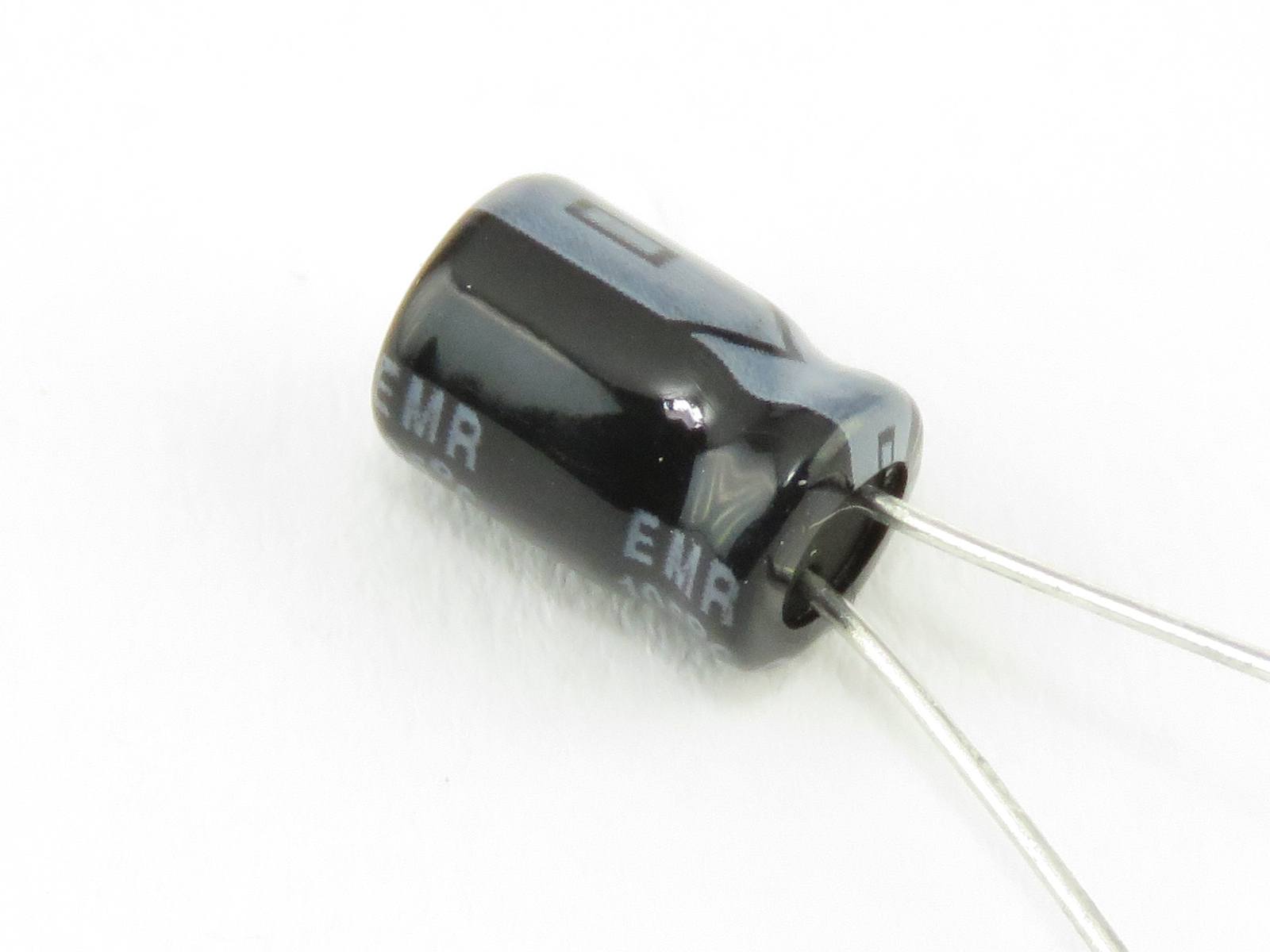 Condensateur chimique 10uF 50V ESS106M050S1A5C070 (image 2/3)