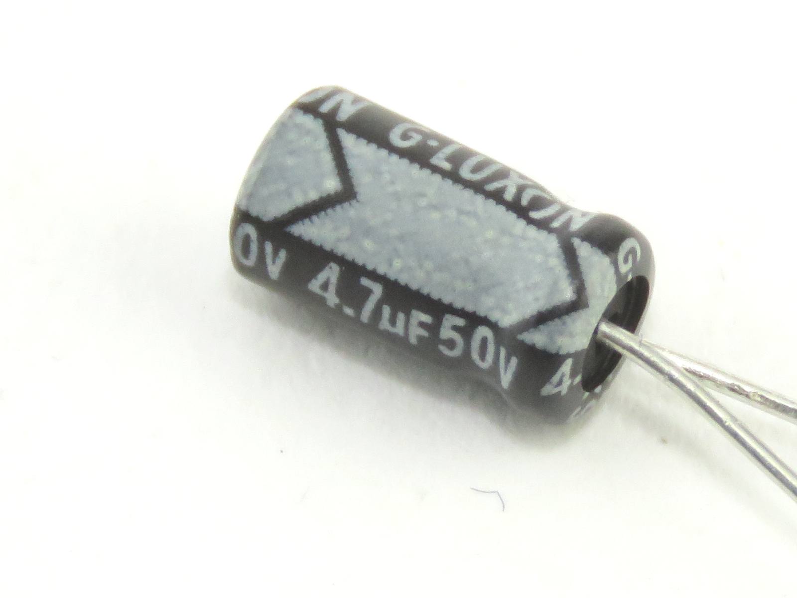 Condensateur chimique 4.7uF 50V ESX475M050S1A5B070