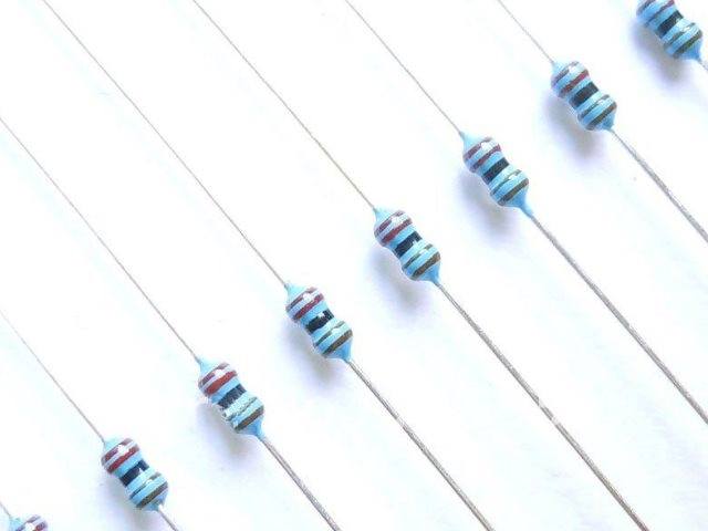 Résistance 4.7 Ohms 0.4W FC-0204-4R70