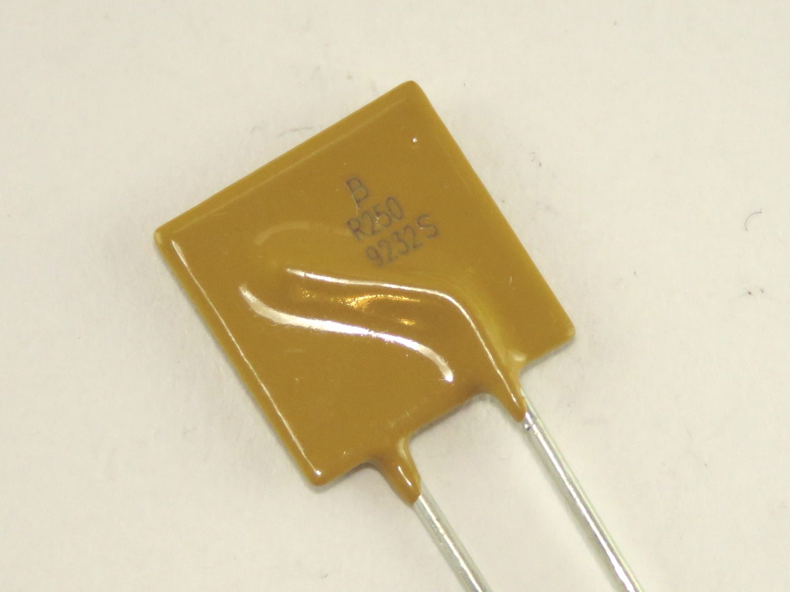 Fusible Polyswitch 2.5A FUSE-2-500A-MF