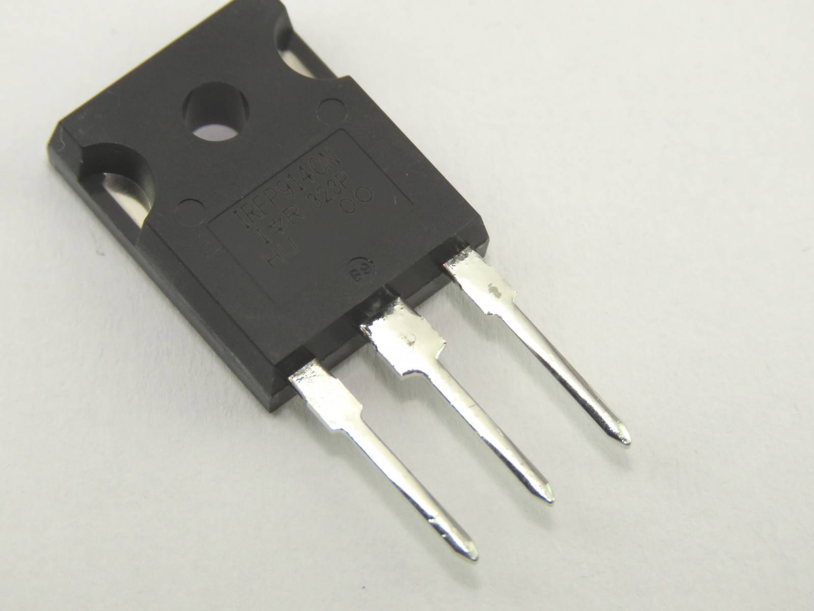 Transistor IRFP9140N