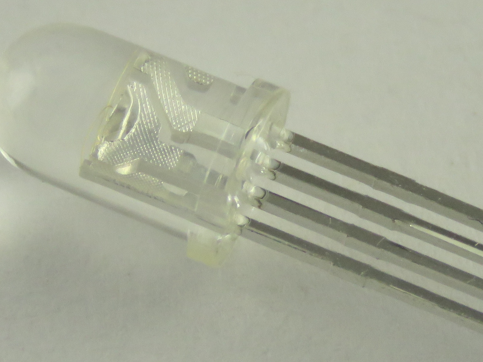 LED ronde multicolore RGB 5mm L-154A4SURKQBDZGC