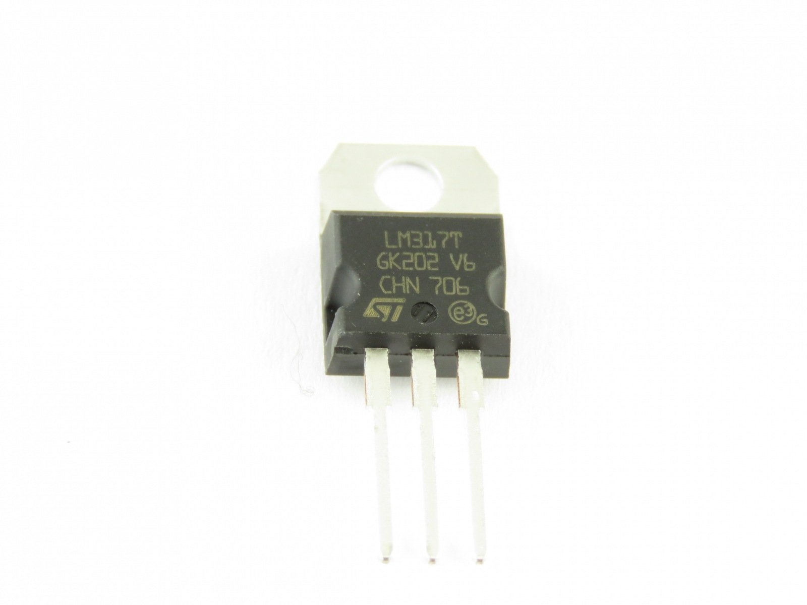 Circuit régulateur de tension positive LM317T