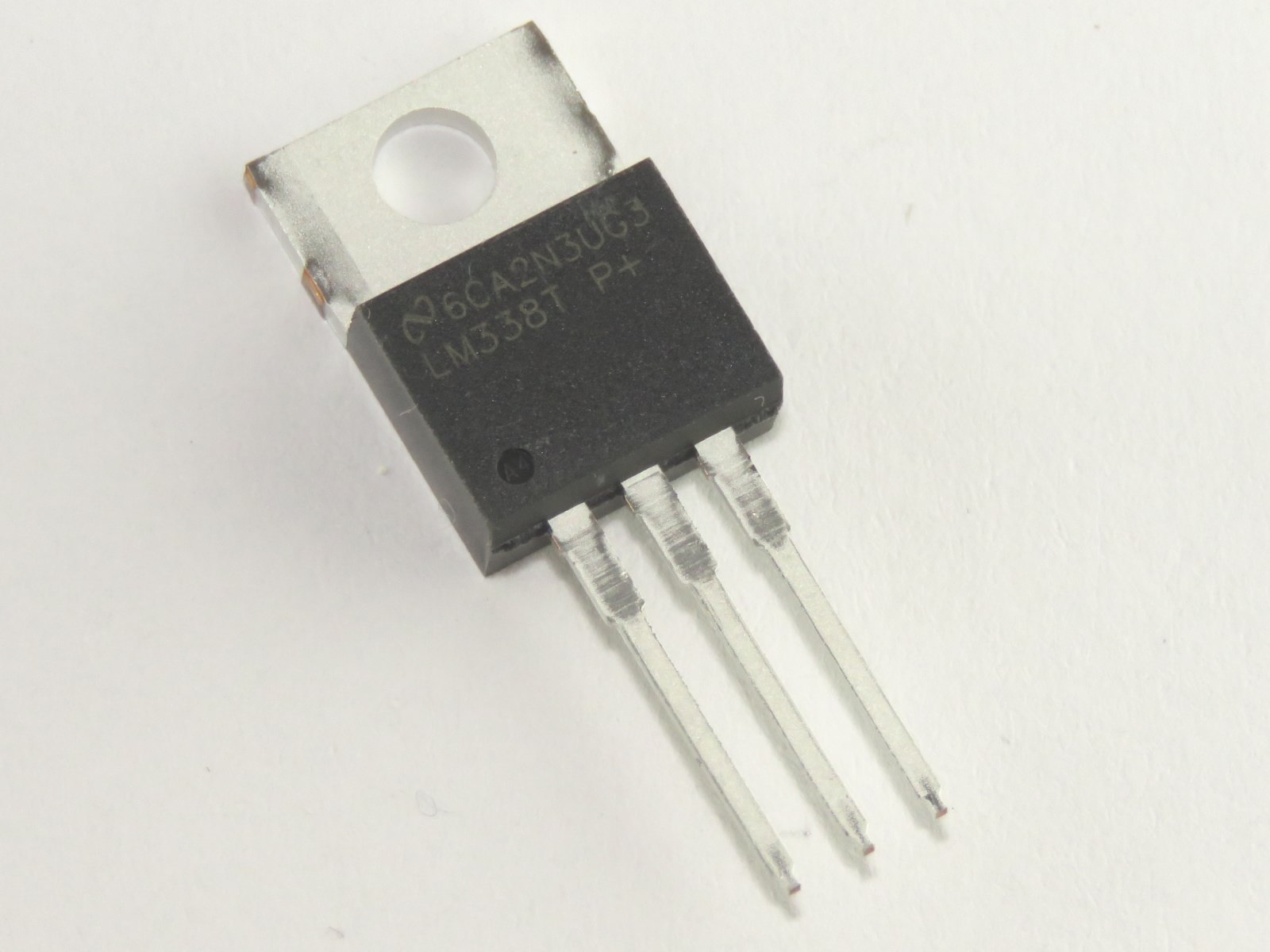 Circuit régulateur de tension positive LM338T