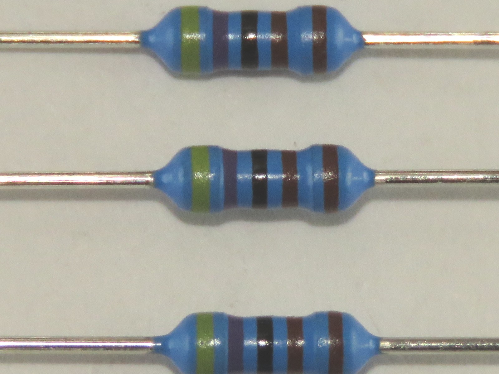 Résistance 4.7k Ohms 0.6W MF-60-S-4K7